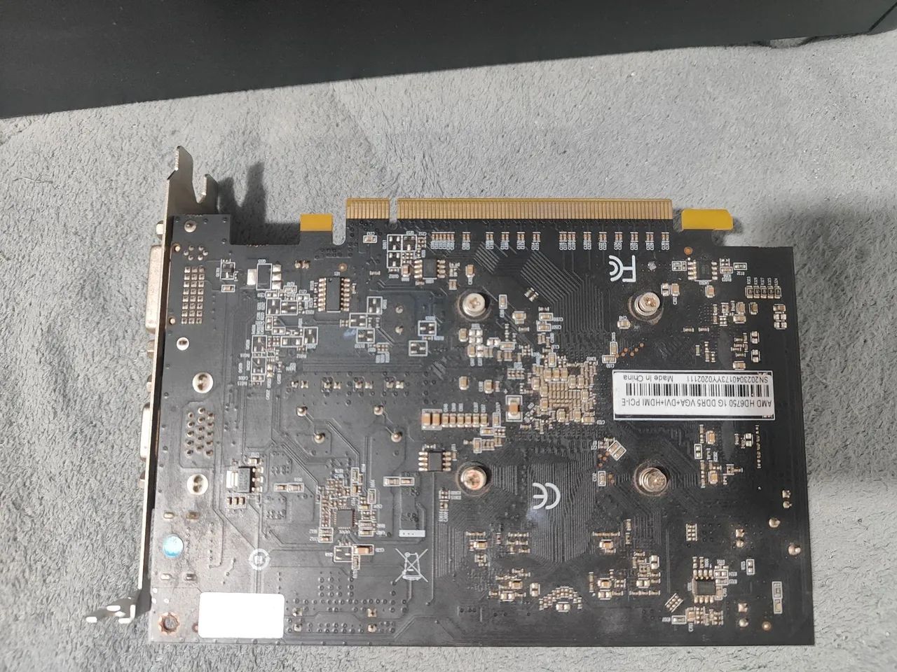 Placa de vídeo AMD Radeon HD6750  - Foto 3