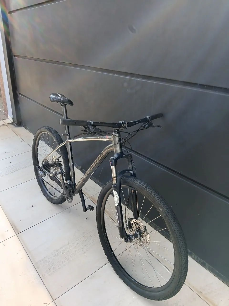 Bicicleta specialized rockhopper aro 29 - Foto 2