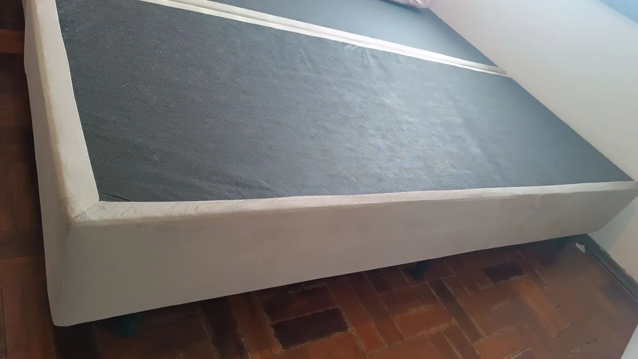 Cama queen nova