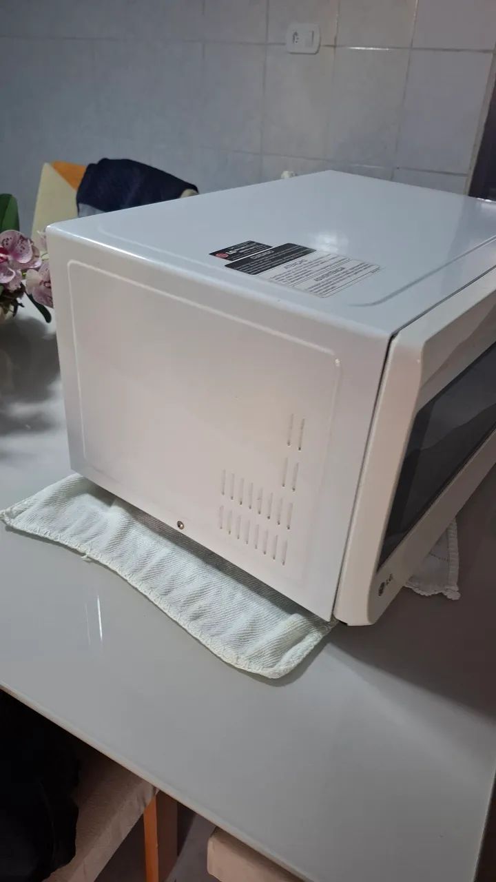 Microondas Bom todo Pra vender Ligeiro (FUNCIONANDO TUDO) - Foto 3