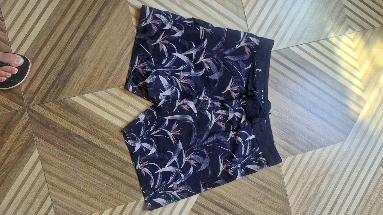 3 bermudas tam 42 Foxton, RVCA e Hurley  - Foto 2