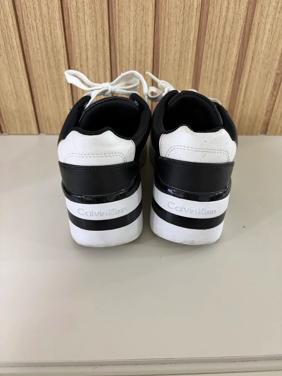 Tenis couro original Calvin Klein com solado tipo plataforma/chunky - Foto 2
