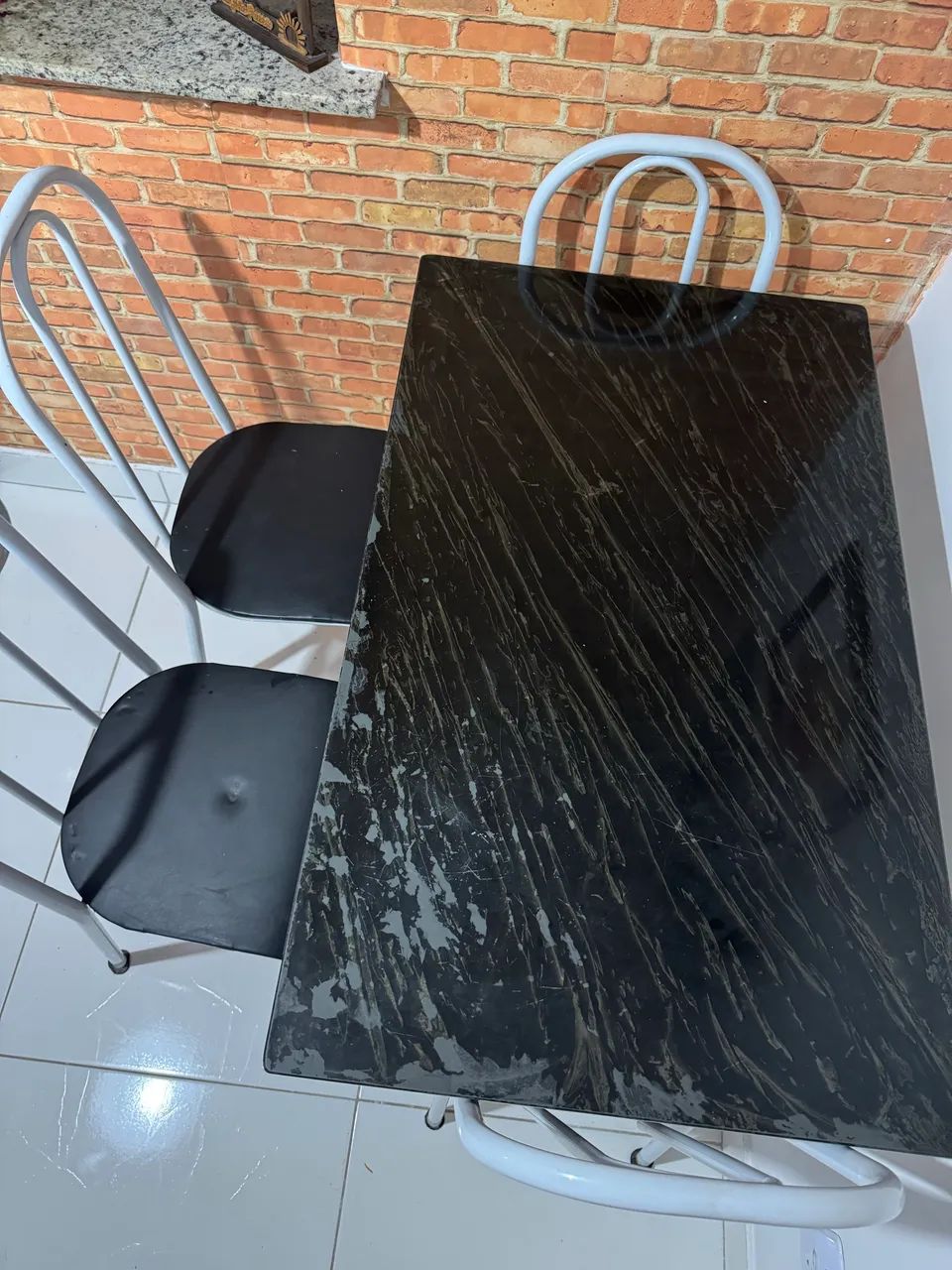Mesa com tampo de granito 4 cadeiras