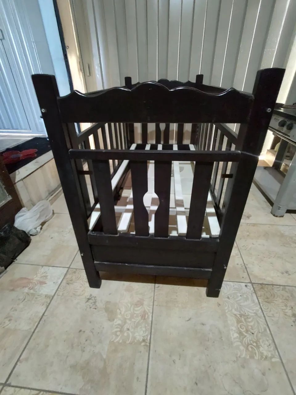 Berço de madeira maciça. - Foto 3