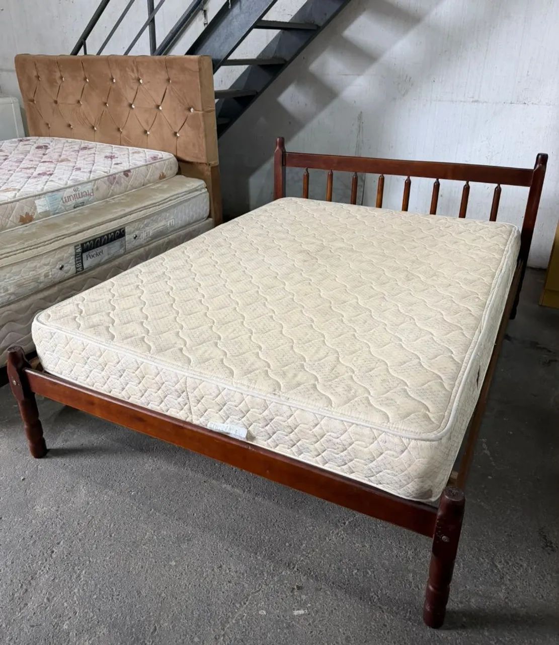Vendo Cama De Madeira Com Colchão!!  - Foto 2