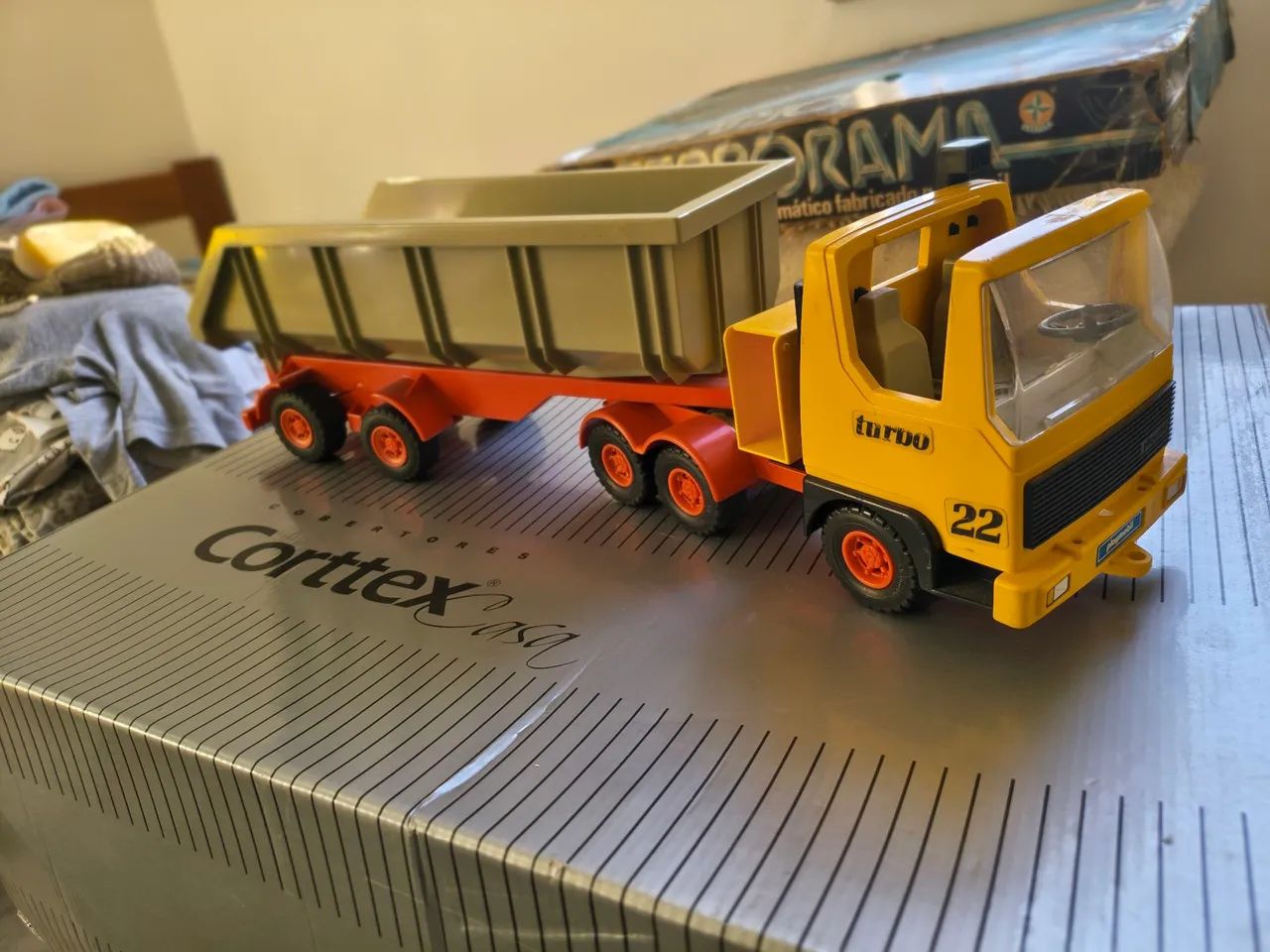 CAMINHÃO COM CARRETA ELEVAÇÃO PLAYMOBIL  - Foto 2