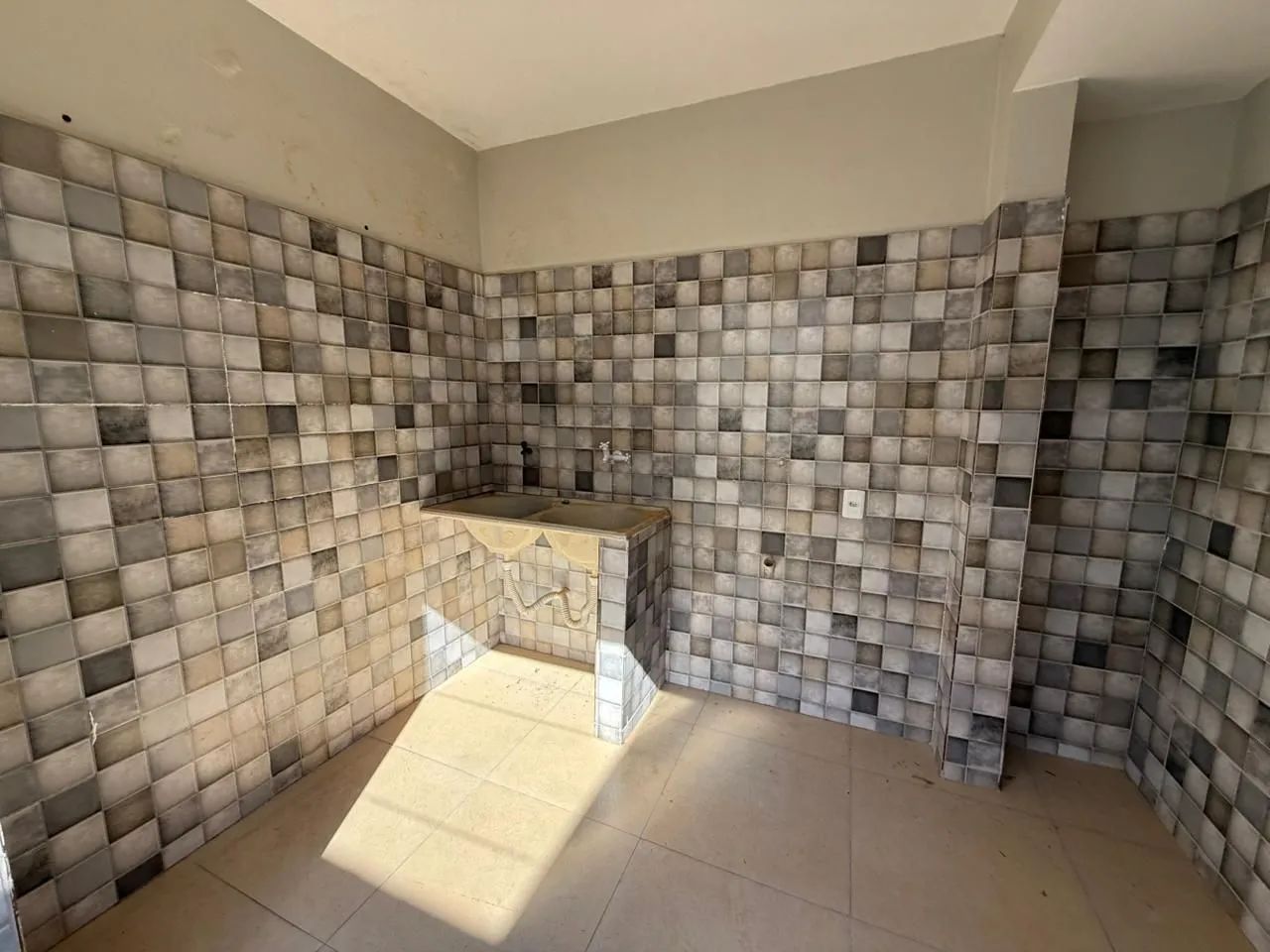 Casa 3 quatros ,laje, escriturada Planaltina Df - Foto 4