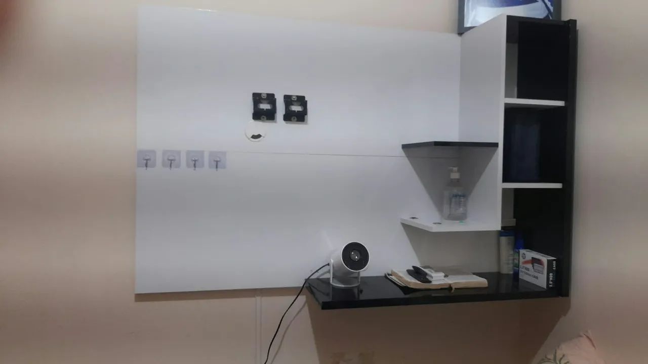 Painel para TV c/ prateleiras