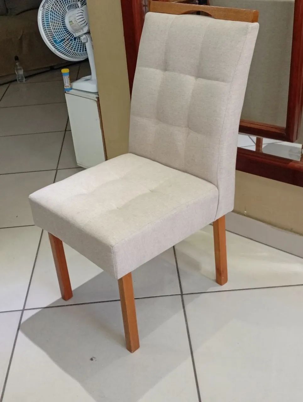Cadeira em linho e pés em madeira  - Foto 3
