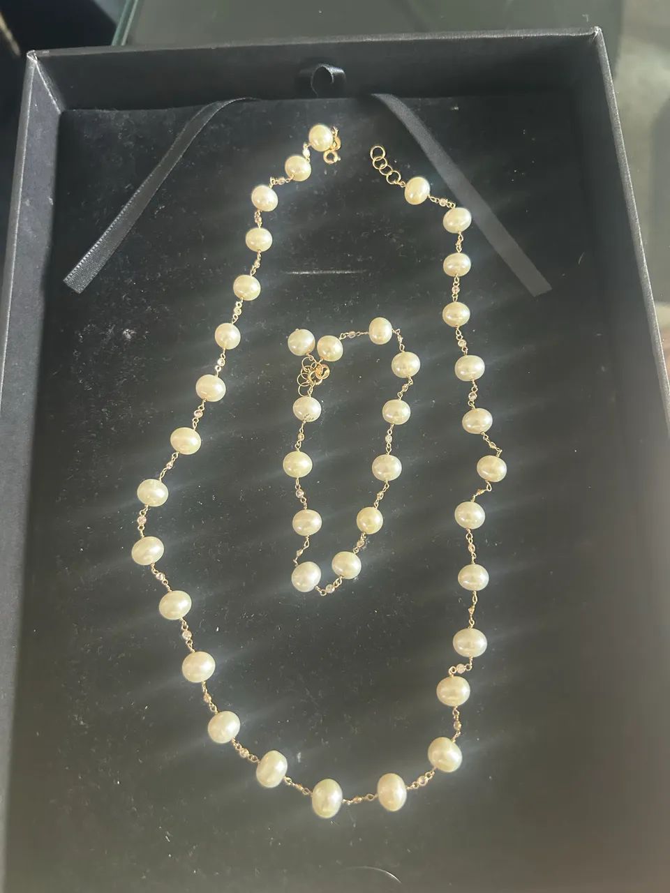 Conjunto colar e pulseira de pérolas e ouro 18k 750