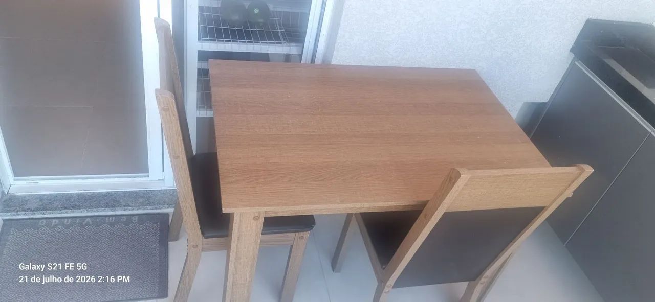 Mesa madeira com 2 cadeiras - Foto 2