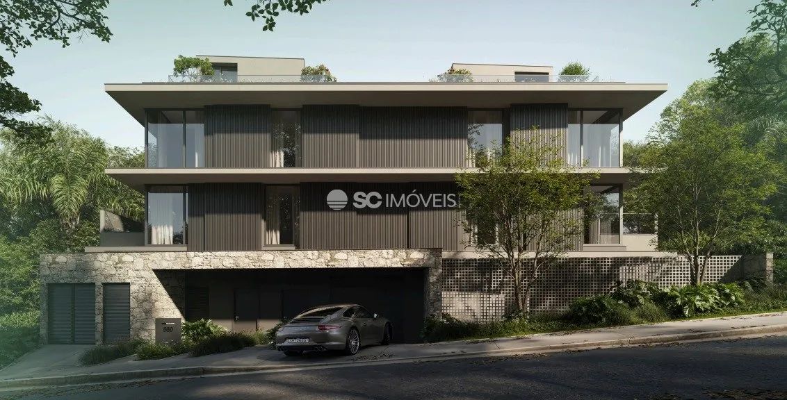 Casa triplex em construção no Jardim Padre Rohr