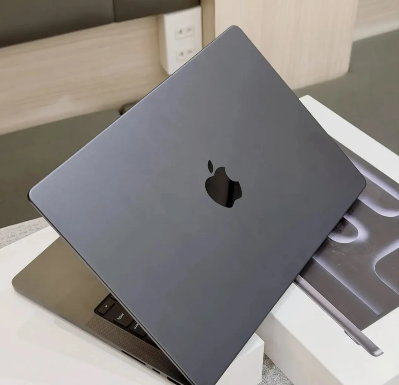 MACBOOK PRO 16Inch M4 PRO 24GB/512GB SSD - Notebooks - Centro, São