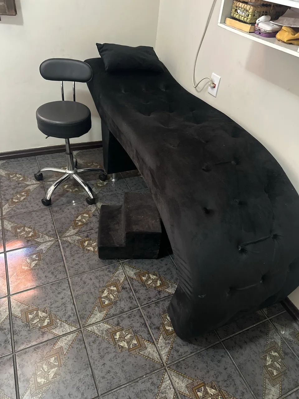 Vendo maca estética, com cadeira e escada  - Foto 3