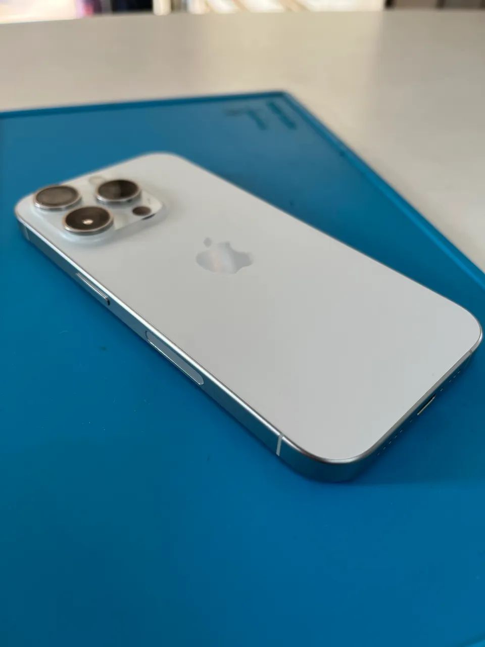 iPhone 15 Pro 128GB - Branco (Seminovo Premium) - Celulares e