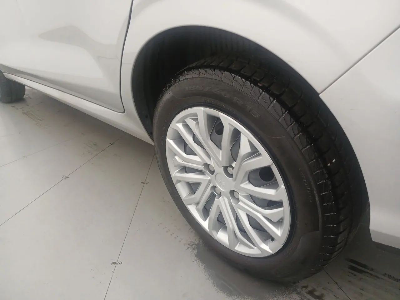 Fiat Cronos 1.3 8V Flex, foto 12 de 18