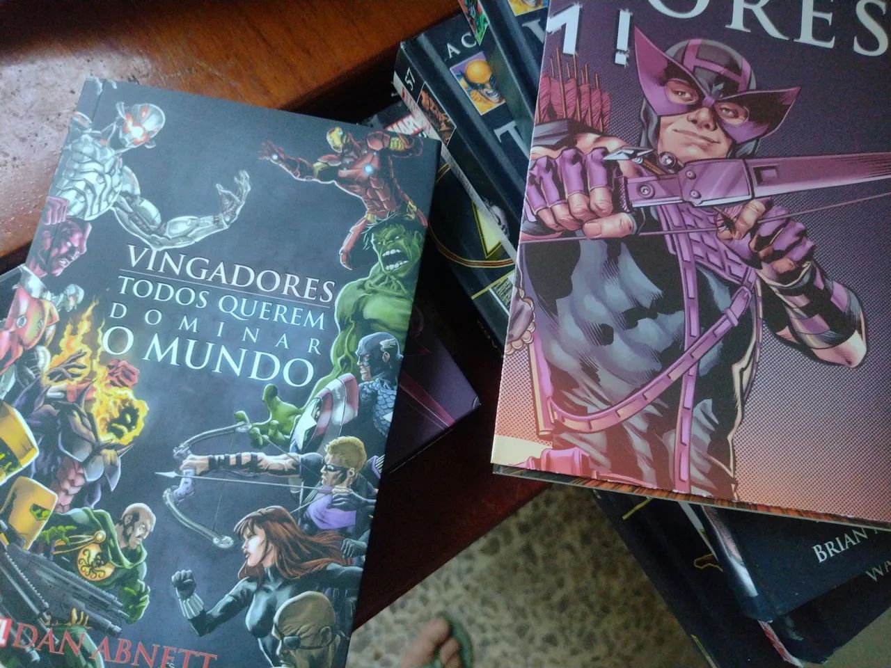 Livro duplo Marvel -Vingadores- Todos querem dominar o mundo  - Foto 2
