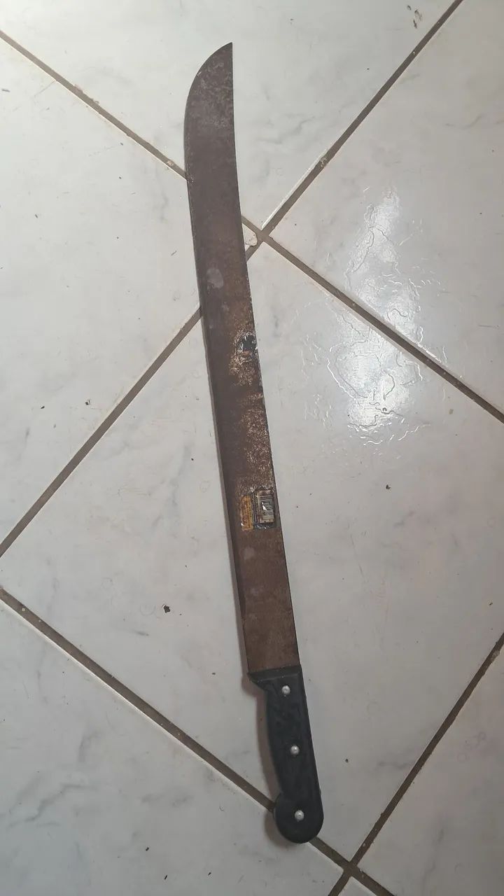 Vendo esse facão  40 reais pra vim busca