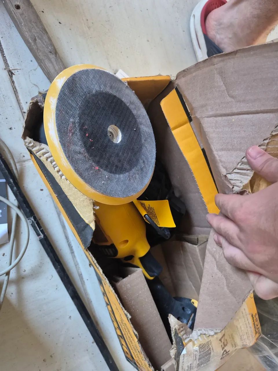 Politriz dewalt 20v a bateria - muito nova com nota fiscal  (apenas maquina) - Foto 2