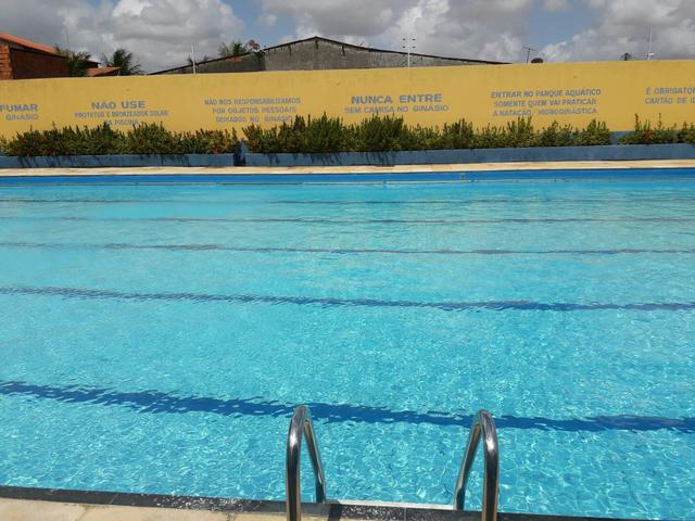 Limpeza de piscina água azul