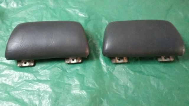 Par de encostos de cabeça da Peugeot 504
