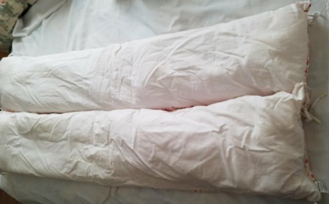Kit de berço menina (Muito conservado) 4 peças branco e rosa - Foto 3