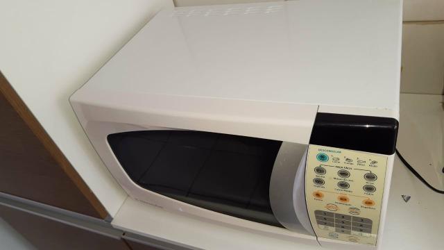 Microondas Electrolux Semi-Novo - Foto 3