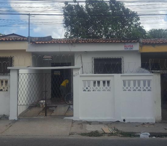 Aluga ótima casa - Pan-Americano