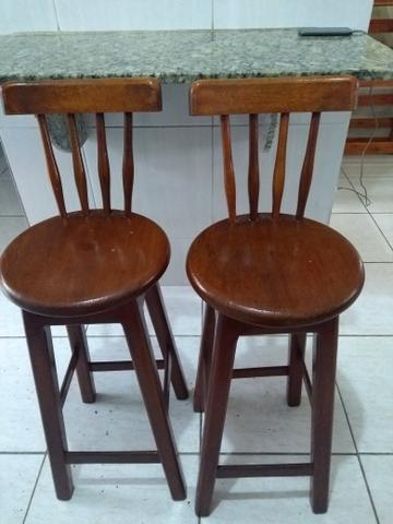 Banquetas em madeira