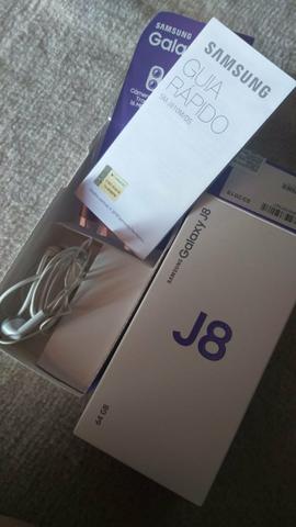 Celular j8