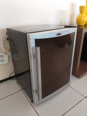 Vendo adega de vinho para 21 vinhos