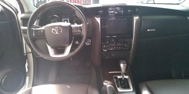 Vendo uma linda nova toyota sw4 srx diesel 4x4 7l top 5km 2018/2018 - Foto 12