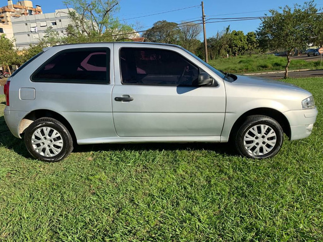 Vendo ou troco gol 1.0 2 Portas 2013 completo - Foto 3