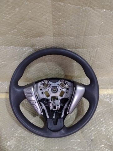 Volante Nissan Versa com comando