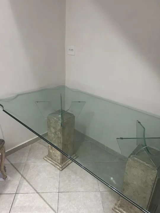 Mesa de jantar de vidro com pés de mármore - Foto 3
