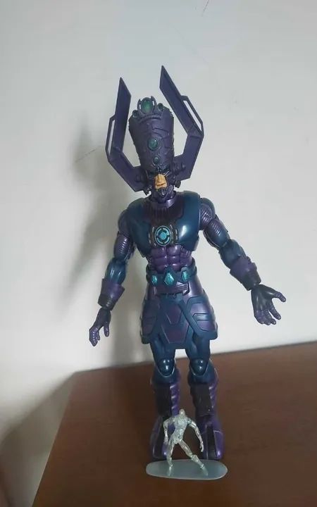 Boneco Galactus e Surfista Prateado