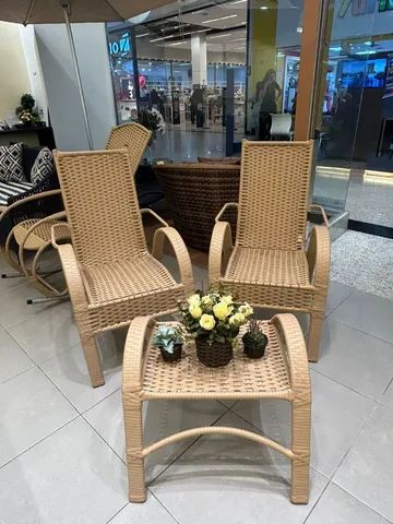 Cadeira + mesa de centro