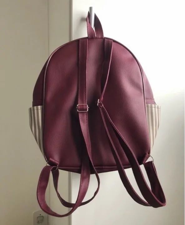 Mochila de Couro Média Vinho e Listrada  - Foto 2