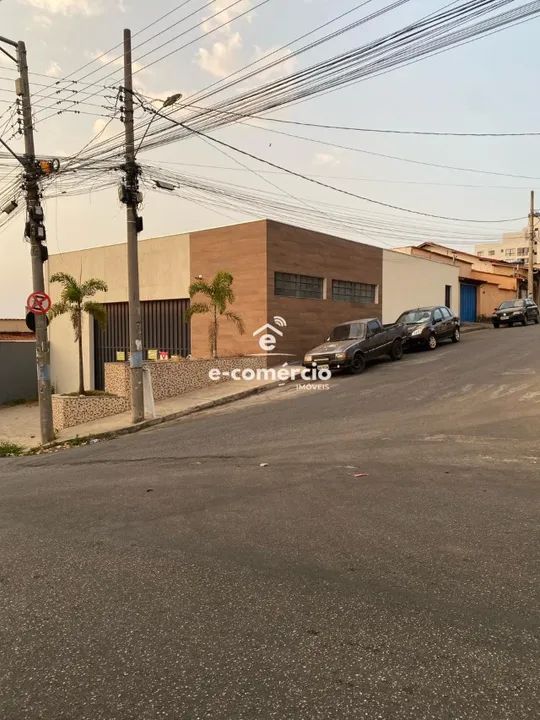 Galpão para aluguel próximo ao centro de Lavras, com linda fachada - Foto 2