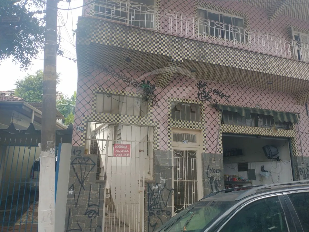 Prédio 4 Apartamentos , 2 salões comerciais no térreo, 3 casas nos fundos Tucuruvi