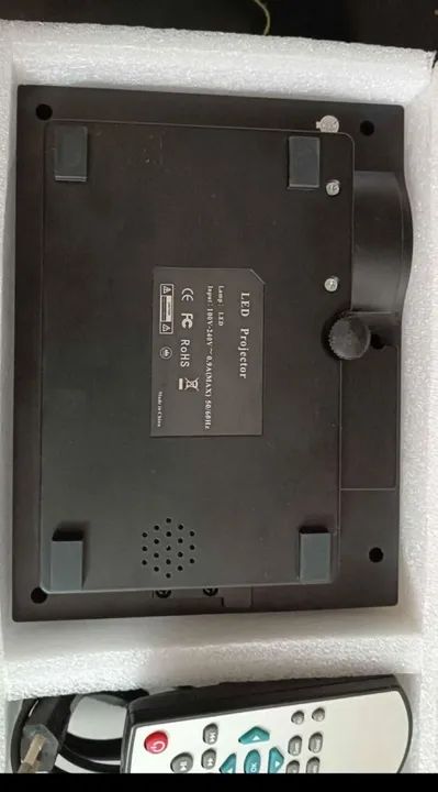 Projetor Portátil Full HD com Controle Remoto - Foto 3