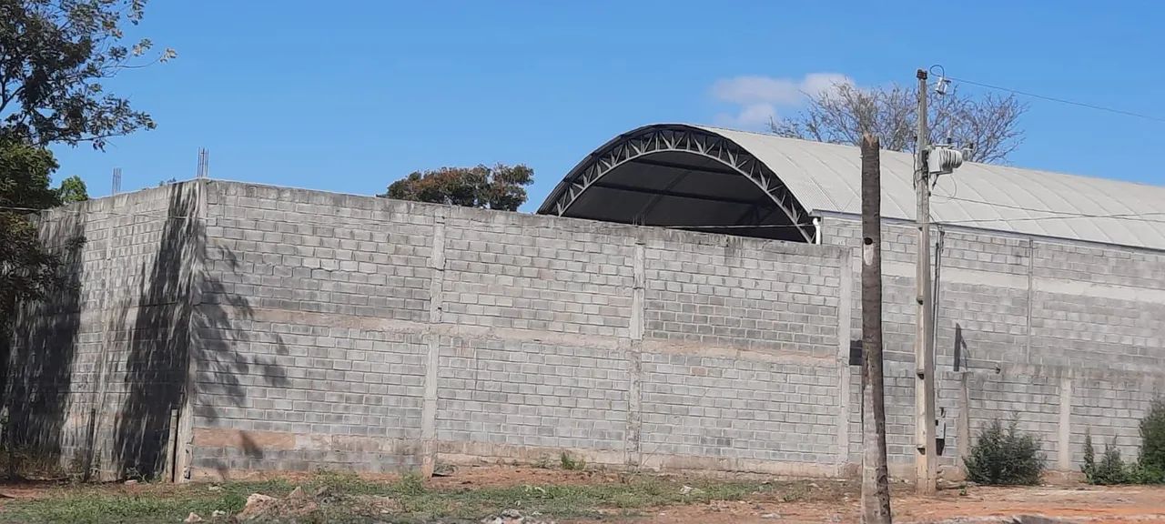 Galpão com terreno de 3000 mil metros 