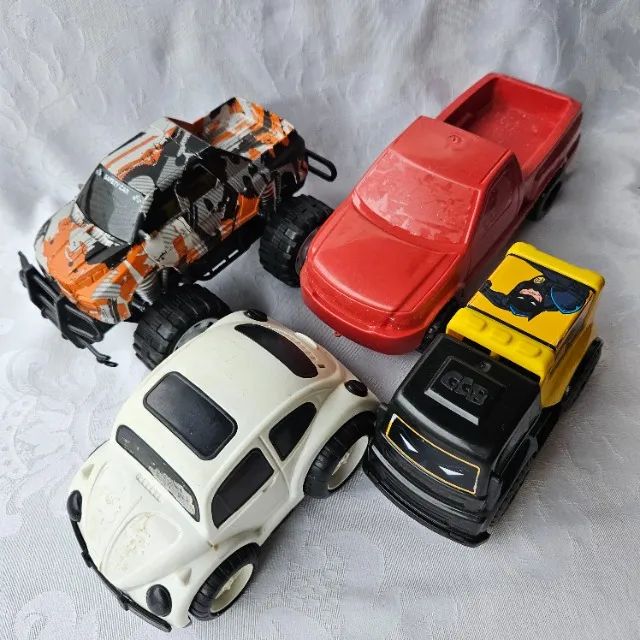 coleção de brinquedos 13 carrinhos + 1 avião - Foto 2