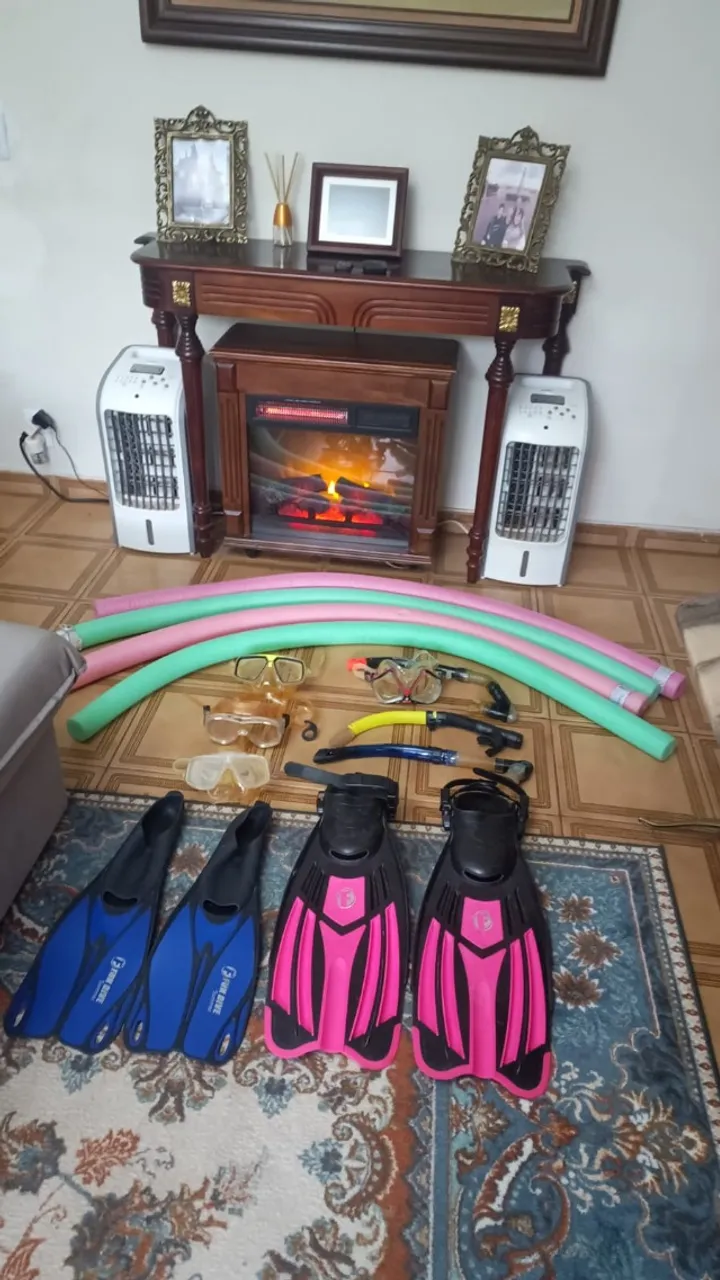 Vendo nadadeiras, mascaras e snorkel - para desocupar lugar
