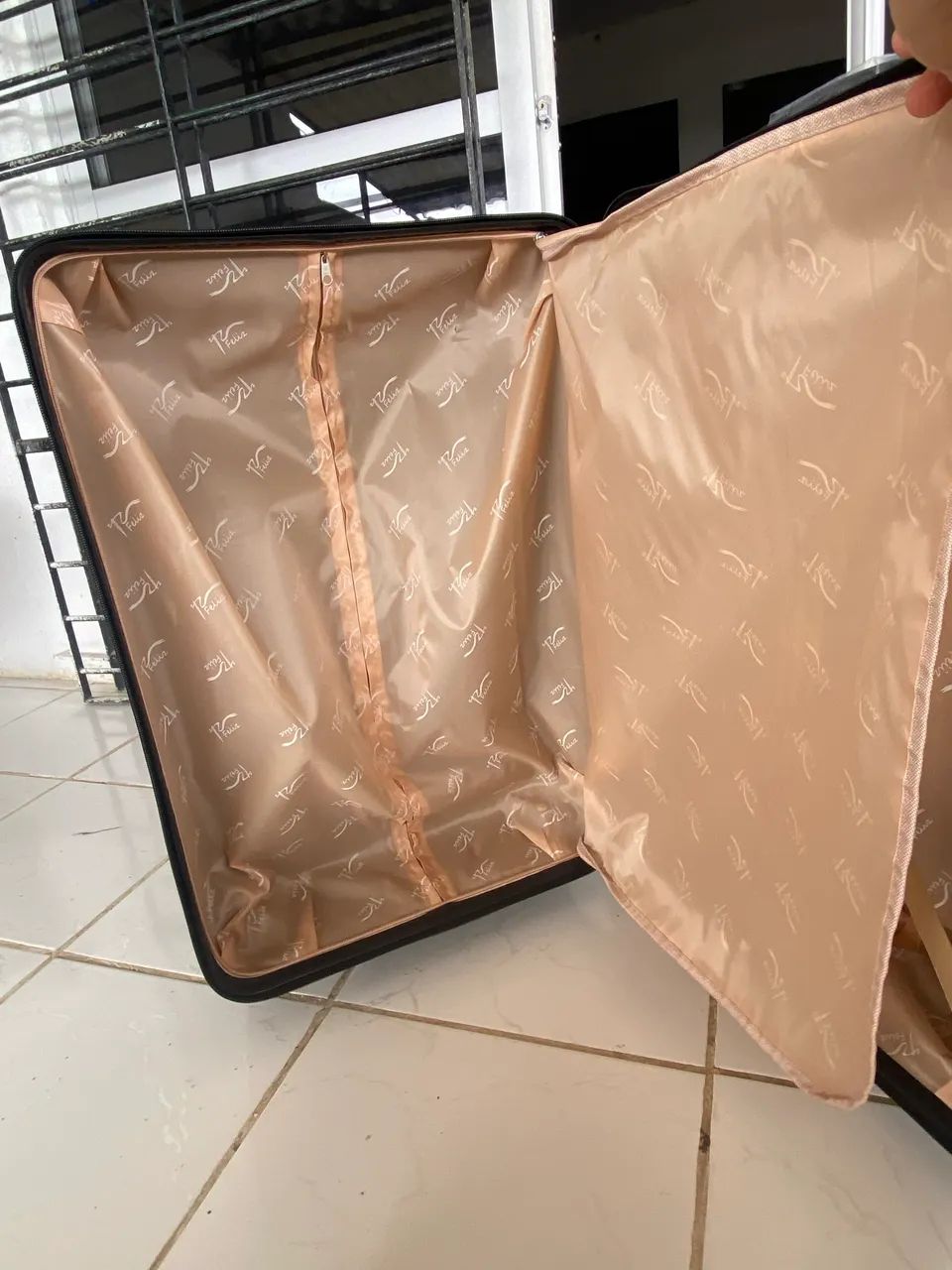 Mala de Viagem 23Kg cor prata Nova  - Foto 3
