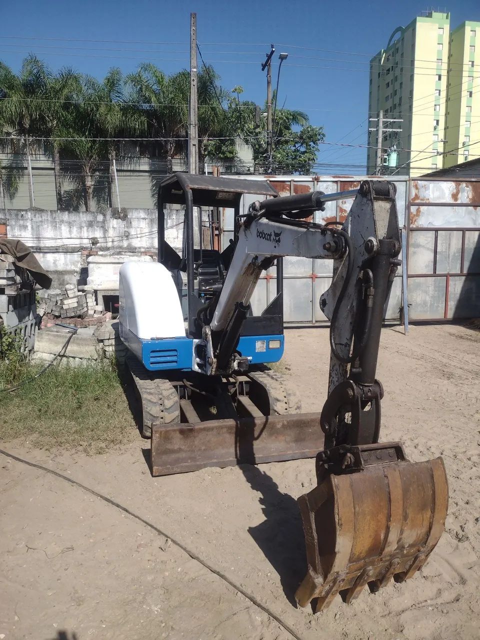 Mini Escavadeira Bobcat - S325 ano 2010. - Foto 2