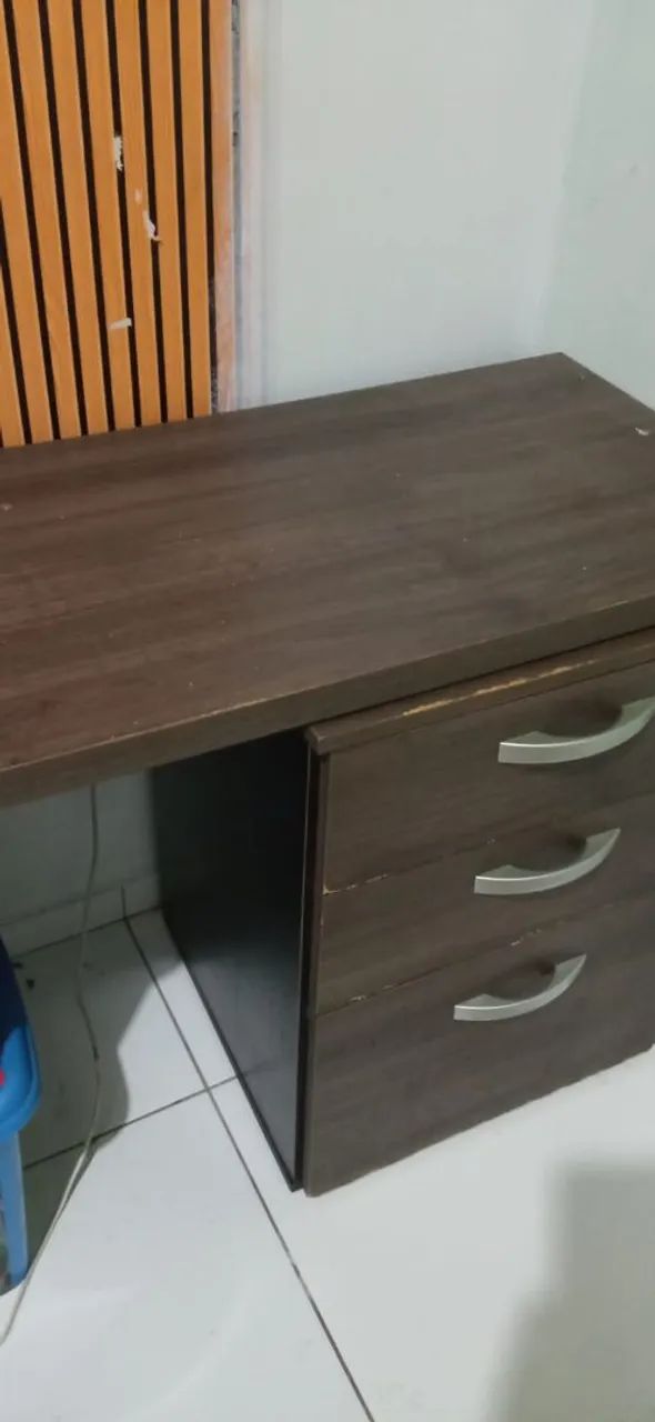 Mesa em L 150x60 + mesa auxiliar com 3 gaveteiros Veneza65060624258435124