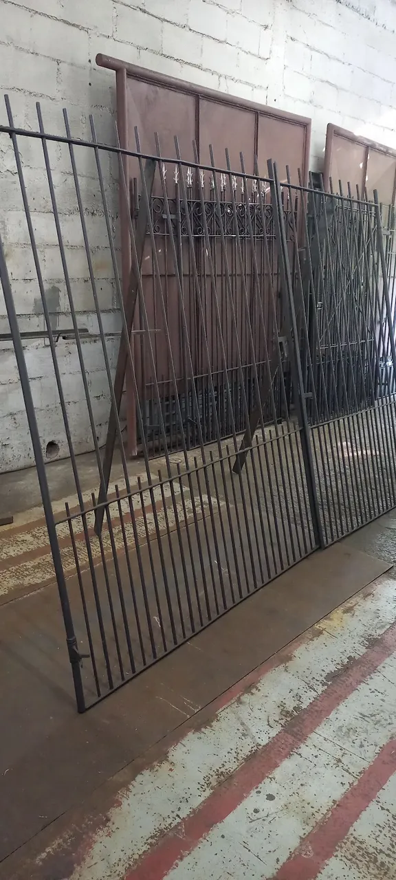 Garagem grande maciço ótimo estado completo barato
