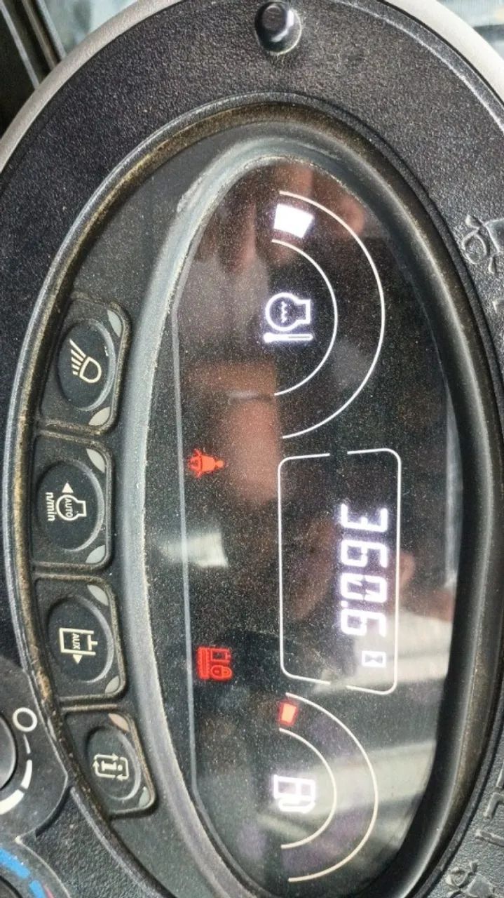 Miniescavadeira Bobbcat E35 - Foto 5