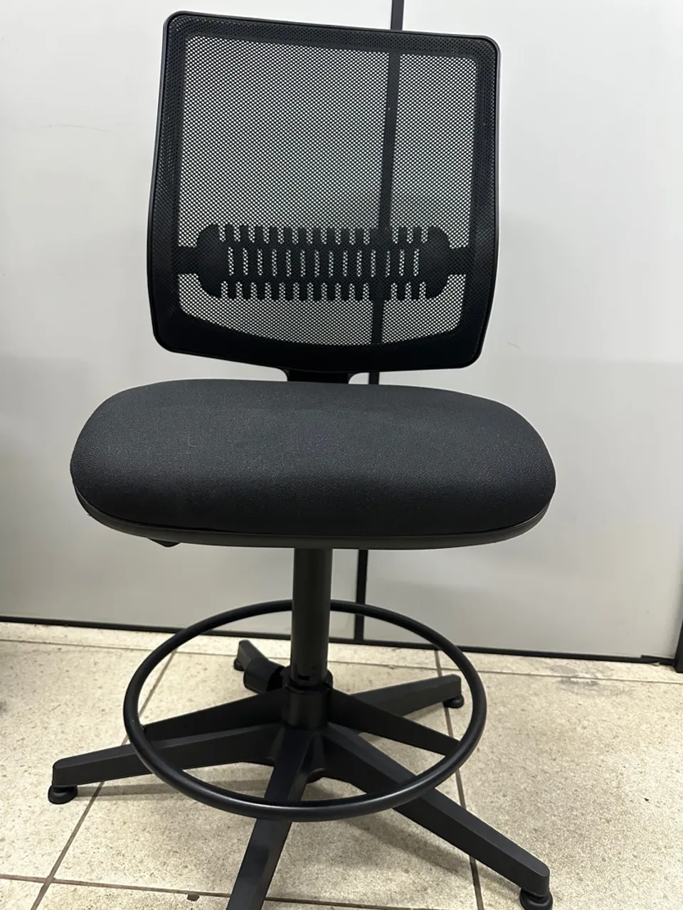 Cadeira de Escritório Ergonômica com Apoio para os Pés